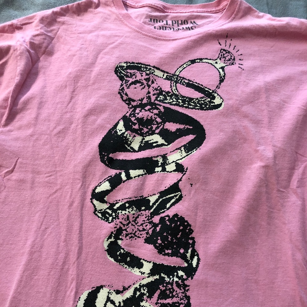 Ariana Grande concert shirt